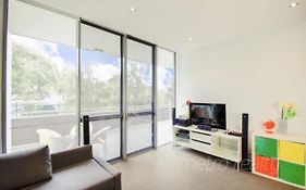 Sun-Drenched 3 Bedroom Apartment In Turrella